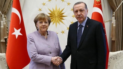 Επικοινωνία Merkel – Erdogan για προσφυγικό, ευρωτουρκικές σχέσεις και Συρία