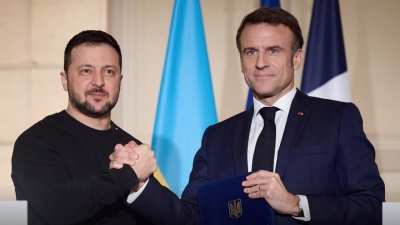 Σε τροχιά φονικής σύγκρουσης με τη Ρωσία ο Macron: Προμηθεύει την Ουκρανία με Mirage 2000-5, συγκροτεί «γαλλική ταξιαρχία»