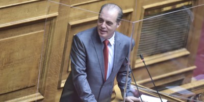 Βελόπουλος (Ελληνική Λύση) - Κορωνοϊός: Προτιμώ να είμαι ψεκασμένος παρά εμβολιασμένος