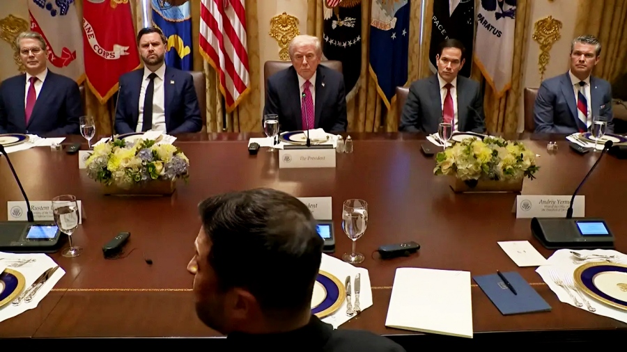 Απίστευτο περιστατικό στον Λευκό Οίκο - Η... ρωσική γραβάτα του Pete Hegseth άφησε άφωνο τον Zelensky