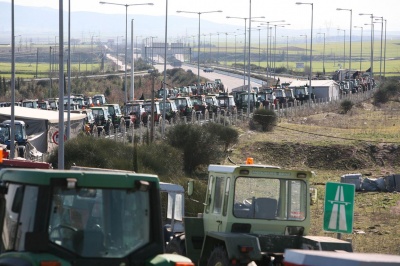 Έκλεισαν τα Τέμπη οι αγρότες – Κλειστό και το ρεύμα προς Αθήνα - Που έχουν στηθεί αγροτικά μπλόκα
