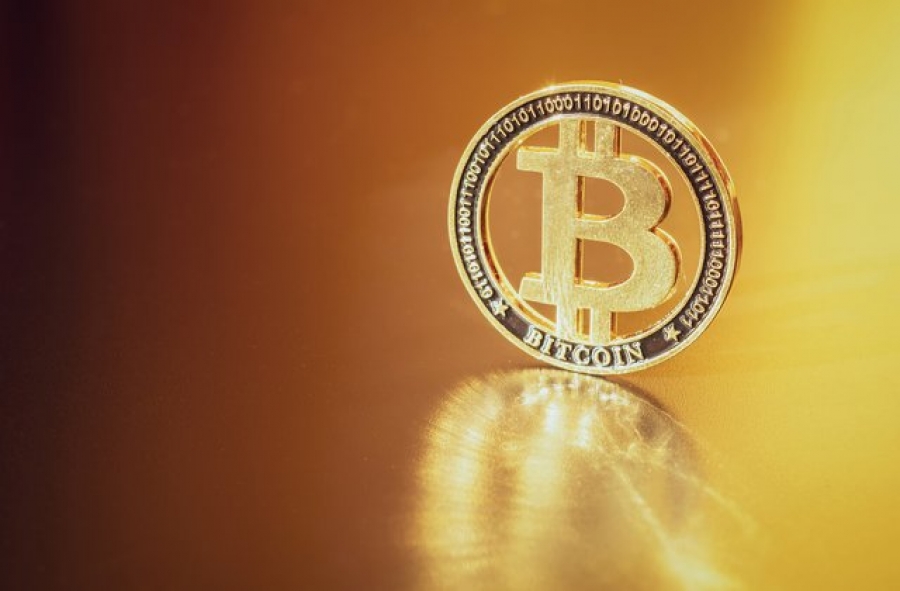 Χρυσός σταυρός διαφαίνεται στον ορίζοντα για το Bitcoin, αλλά θεσμικοί και «φάλαινες» κοιτάζουν το Solana