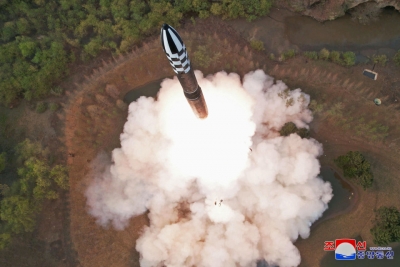 Μήνυμα Kim: Να είστε έτοιμοι για τον απόλυτο τρόμο - Β. Κορέα: Εκτόξευσε νέο τύπο διηπειρωτικού πυραύλου