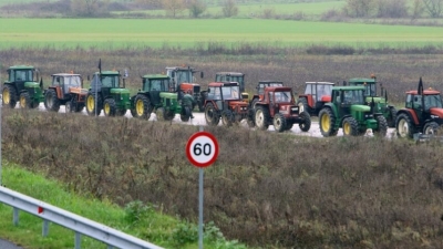 Ζεσταίνουν τα τρακτέρ οι αγρότες - Αρχίζουν διαμαρτυρίες για την τιμή στο βαμβάκι και την αύξηση του κόστους παραγωγής