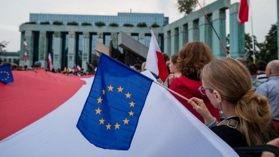 ΕΕ προς Πολωνία «Αρνητικό μήνυμα» για την ελευθερία των ΜΜΕ  η νέα νομοθεσία