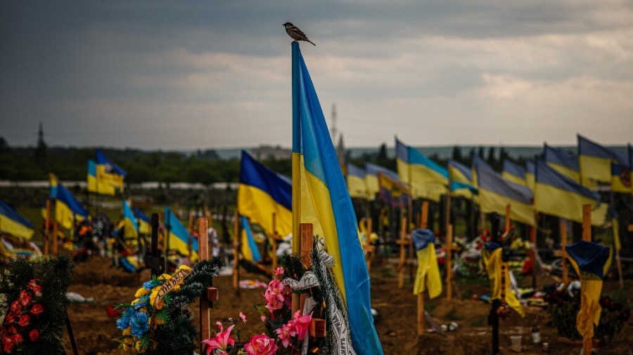 Σοκάρουν οι Βρετανοί: H αποτυχία της αντεπίθεσης οφείλεται στην ανίκανη διοίκηση των Ουκρανών, μόνο τα νεκροταφεία αυξάνονται