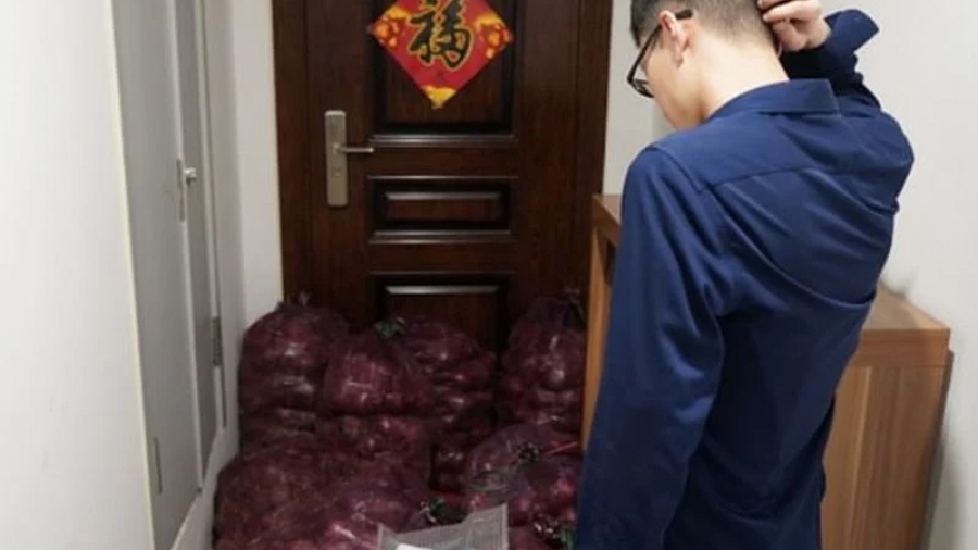 Έστειλε στον πρώην της ένα τόνο κρεμμύδια: «Η σειρά σου τώρα να κλάψεις» - Πόσα πλήρωσε