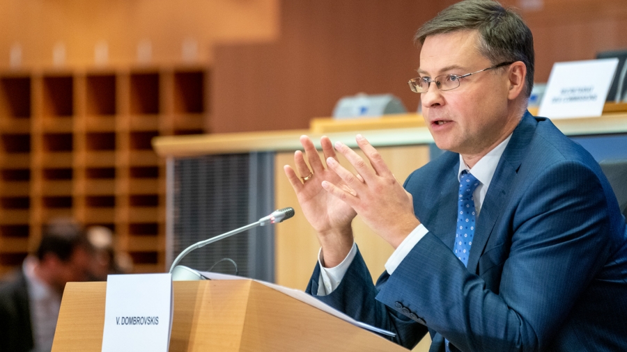 Dombrovskis: Παρά τις δύσκολες συνθήκες, η Ελλάδα κατάφερε να εκπληρώσει τις δεσμεύσεις της
