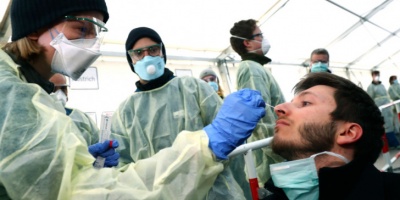 Κορωνοϊός: Η βρετανική κυβέρνηση υποστηρίζει ότι το σύστημα υγείας της χώρας θα αντέξει