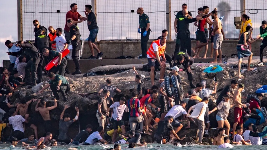 Resembles World War – Chaos in Ceuta: Thousands of migrants crossed into Spain, 18 dead – Military deployed
