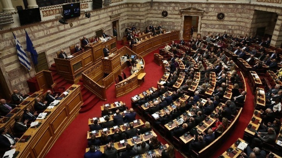 Βουλή: Ψηφίστηκε το ν/σ του υπ. Οικονομικών για την εισαγωγή του Διεθνούς Αερολιμένα Αθηνών στο Χρηματιστήριο