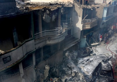 Πακιστάν: Εντοπίστηκαν τα μαύρα κουτιά του Airbus που συνετρίβη σε κατοικημένη περιοχή στο Καράτσι