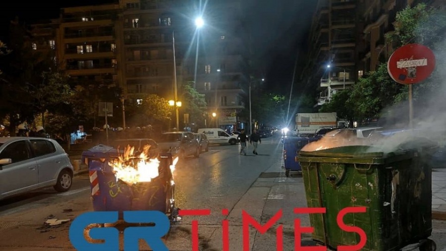 Επίθεση αντιεξουσιαστών με μολότοφ σε αστυνομικούς στη Θεσσαλονίκη - Μετά την πορεία υπέρ του Κουφοντίνα