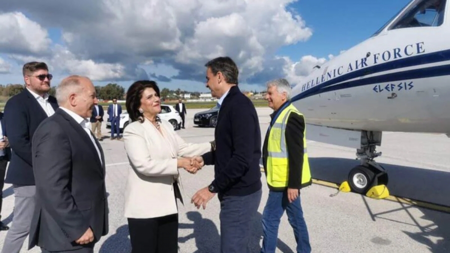 Σάλος με τις εικόνες Μητσοτάκη από το πρωθυπουργικό αεροσκάφος - Επίθεση από ΣΥΡΙΖΑ, τι απαντά η ΝΔ