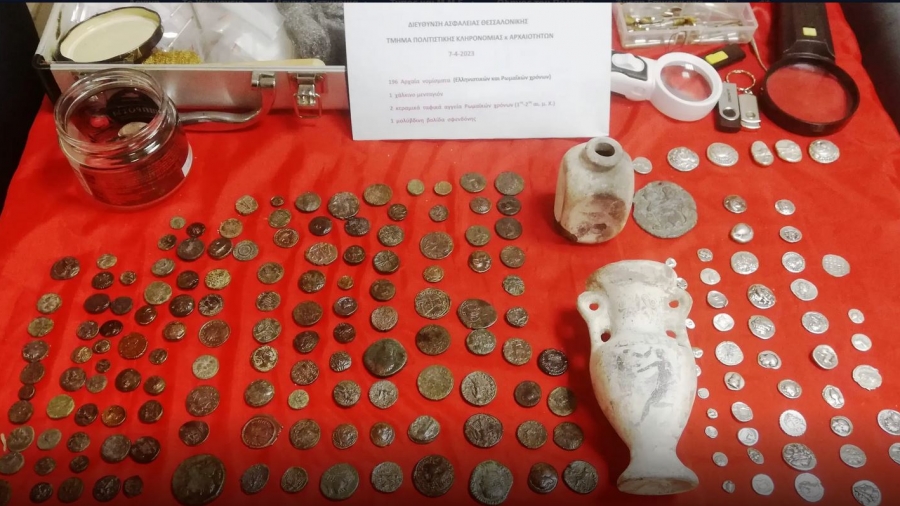ΕΛ.ΑΣ. - Χαλκιδική: Σύλληψη 61χρονου για υπόθεση αρχαιοκαπηλίας - Κατασχέθηκε πλήθος αρχαίων νομισμάτων και δύο κεραμικά αγγεία