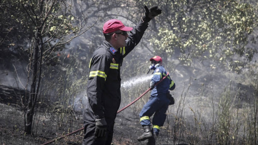 Υπό έλεγχο η μεγάλη φωτιά στην Κάρυστο – Εκκενώθηκαν προληπτικά σπίτια