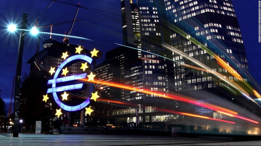 EKT: Στο 4,5% το επιτόκιο, χτύπημα στο ΑΕΠ της ΕΕ - Πρωτοφανής διαφορά σε επιτόκια καταθέσεων - δανείων στην Eλλάδα