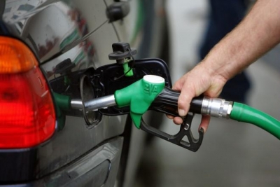 Μία ανάσα από τα 2 ευρώ η τιμή της βενζίνης στα πρατήρια της Αττικής – Στα 1,10 ευρώ ο φόρος