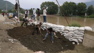 Ινδία: Τουλάχιστον 33 άνθρωποι έχασαν τη ζωή τους από τις πλημμύρες και τις κατολισθήσεις