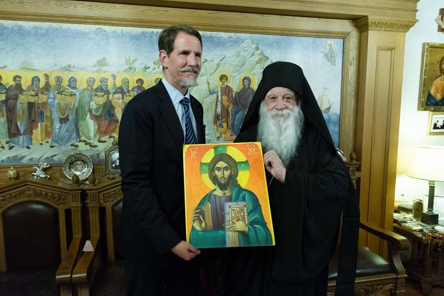 Ευχές του Πρίγκιπα Παύλου προς τον ελληνικό λαό: Το φως της Ανάστασης να καθοδηγεί όλες και όλους προς έναν κόσμο συμπόνιας και ενότητας