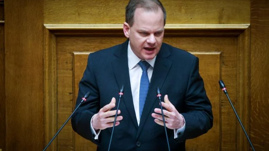 Μητέρα μηχανοδηγού για την ομιλία Κ. Καραμανλή: Το χειροκρότημα μας τρύπησε τα αυτιά – Ήταν το ίδιο αλαζονικός