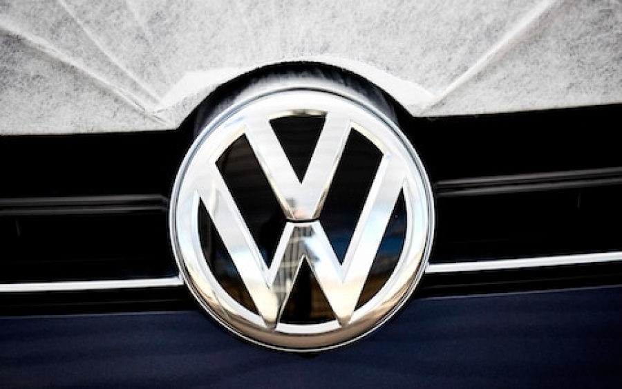 Η VW προσθέτει εργοστάσια ηλεκτρικών αυτοκινήτων στην Κίνα για να ξεπεράσει την παραγωγική ικανότητα της Tesla