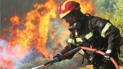 Φωτιά στη Σάμο - Ενισχύθηκαν τα εναέρια μέσα της Πυροσβεστικής