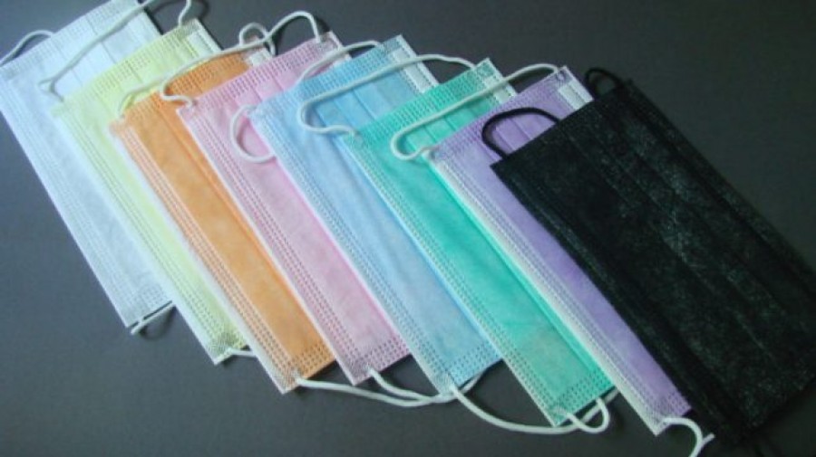 Τσεχία - κορωνοϊός: Δωρεάν μάσκες...πακέτο, μέσω ταχυδρομείου, θα παραλαμβάνουν οι άνω των 60 ετών