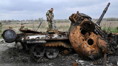 Η Ουκρανία σε κρίση: Τα άρματα μάχης τελειώνουν και δεν μπορούν να σταματήσουν τη ρωσική προέλαση