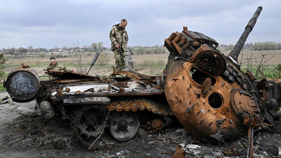 Η Ουκρανία σε κρίση: Τα άρματα μάχης τελειώνουν και δεν μπορούν να σταματήσουν τη ρωσική προέλαση