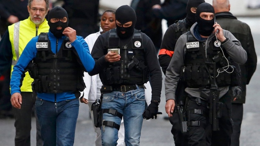 Γαλλία: Εξαρθρώθηκε συμμορία που έκλεβε υπερπολυτελή αυτοκίνητα και όπλα από την Ελβετία
