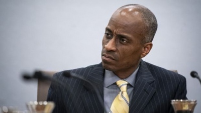 Jefferson (Fed): Αμετάβλητα τα επιτόκια μέχρι ο πληθωρισμός να υποχωρήσει