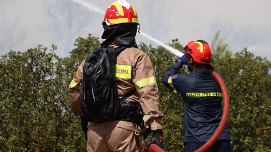 Συναγερμός στην Πυροσβεστική - Δύο πύρινα μέτωπα στο Δαφνί