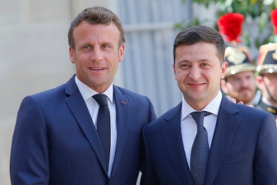 Διαδοχικές επικοινωνίες Macron – Zelensky για την ουκρανική κρίση