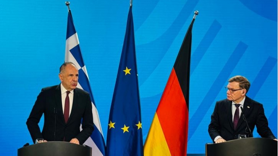 Βερολίνο ο Γεραπετρίτης: Η Ελλάδα δεν προτίθεται να εμπλακεί στον πόλεμο -  Αποδοκιμάζουμε τις επιθέσεις κατά ελληνικών εμπορικών πλοίων