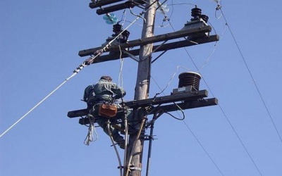 ΔΕΔΔΗΕ: Άμεση προμήθεια 50.000 ξύλινων στύλων προϋπολογισμού 15 εκατ. ευρώ