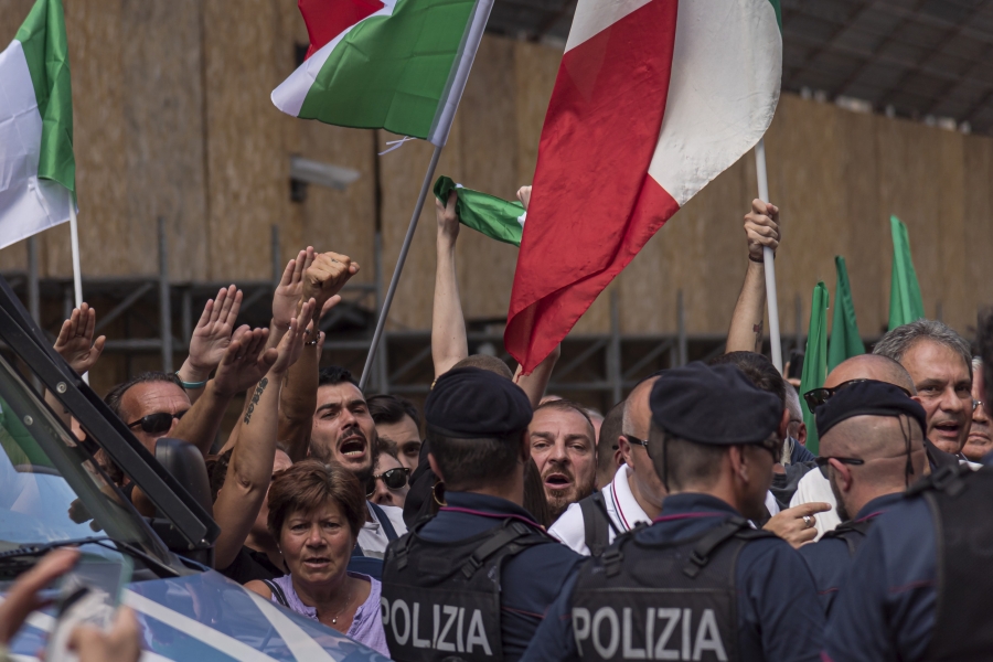 Οι νεοναζί στο στόχαστρο των ιταλικών αρχών - Έφοδοι σε σπίτια