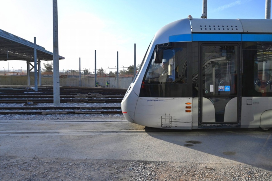 Σοβαρό τροχαίο στον Πειραιά: Σύγκρουση λεωφορείου με τραμ - Υπάρχουν τραυματίες