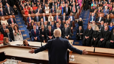 Ραγδαίες εξελίξεις: Στο Κογκρέσο νομοσχέδιο που μπλοκάρει την επέμβαση Trump στο Ιράν - «Του παίρνουμε το... κουμπί»