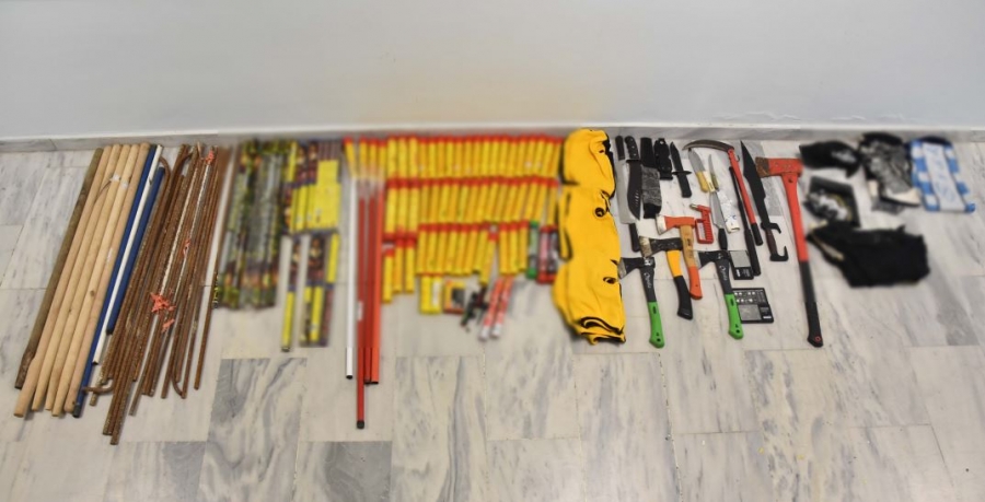 Βρέθηκε ένα πραγματικό οπλοστάσιο… δίπλα σε λέσχη φιλάθλων στη Θεσσαλονίκη