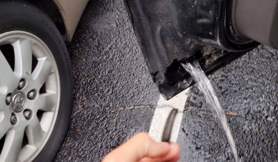 Πώς φεύγουν τα νερά από την πόρτα του αυτοκινήτου μας;