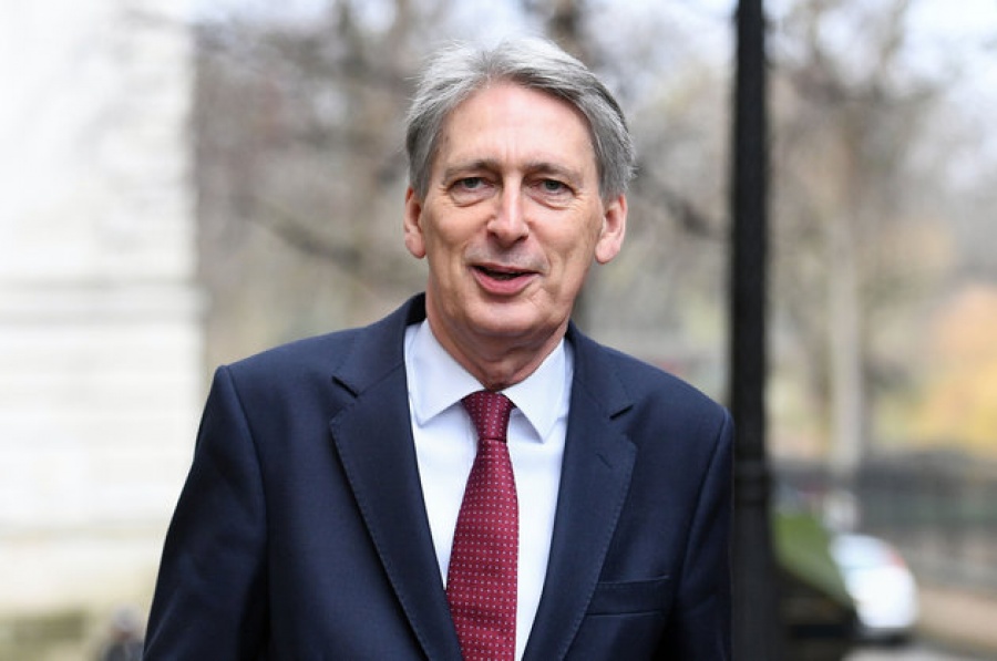 Hammond (Βρετανός ΥΠΟΙΚ): Η αβεβαιότητα για το Brexit αποδυνάμωσε τις επιχειρηματικές επενδύσεις