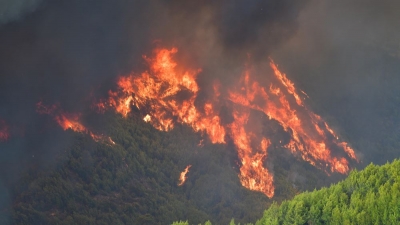 Φωτιές στη Μεσσηνία: Διευρύνεται το πύρινο μέτωπο σε Μουζάκι και Άνθεια
