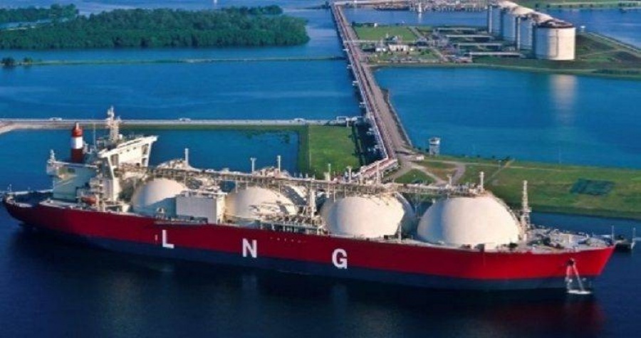 Πλοίο υγροποιημένου φυσικού αερίου από τη ΔΕΠΑ