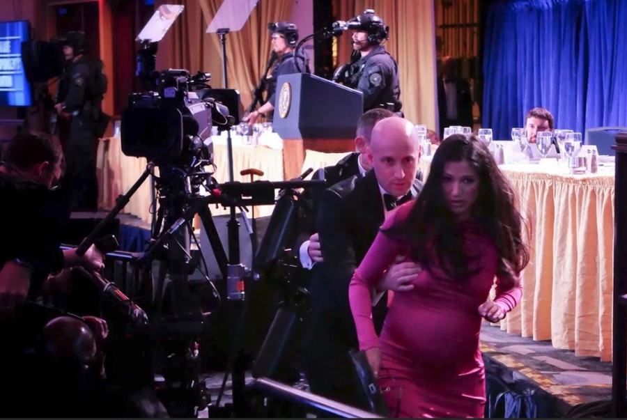 Απαράδεκτος - Αξιωματούχος «κρύφτηκε» πίσω από την έγκυο γυναίκα του, εκκενώνοντας το Washington Hilton!