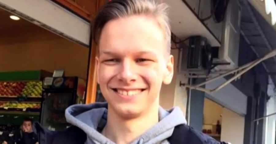 Συγκινεί ο Δημήτρης που έχασε τους γονείς του από κορωνοϊό και αρίστευσε στις πανελλήνιες: «Να συνεχίσουμε παρά τον πόνο»