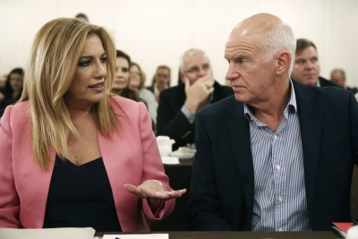 Κρίση στο ΚΙΝΑΛ - Συνεδριάζει η ΚΟ για την αποχή Παπανδρέου - Καστανίδη