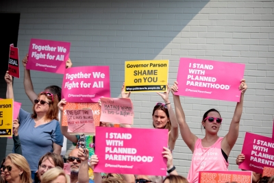 ΗΠΑ: Πολλές μεγάλες εταιρείες ανακοινώνουν δράσεις υποστήριξης του δικαιώματος των γυναικών στην άμβλωση
