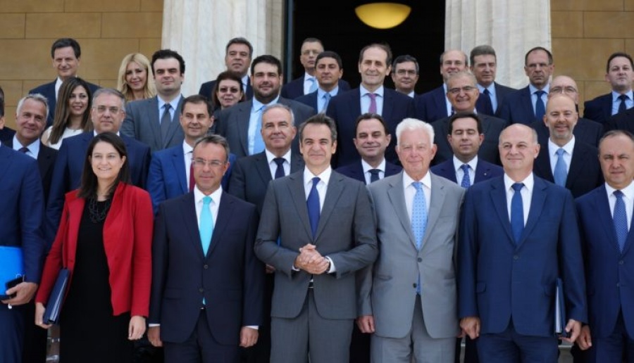 Σενάρια ανασχηματισμού: Αμφισβητείται ακόμη και το οικονομικό επιτελείο της κυβέρνησης, οι ημερομηνίες ορόσημα