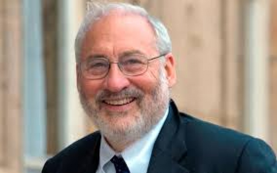 Stiglitz: Η περιβαλλοντική βιωσιμότητα θα επιτευχθεί μόνο με την επίτευξη μεγαλύτερης κοινωνικής δικαιοσύνης.